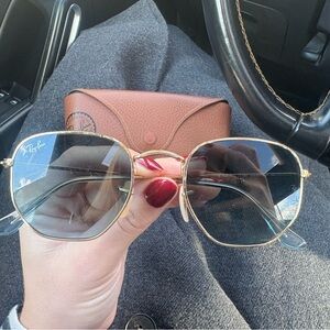 Ray-Ban Women's Sunglasses with Gold Frame and blue Lenses